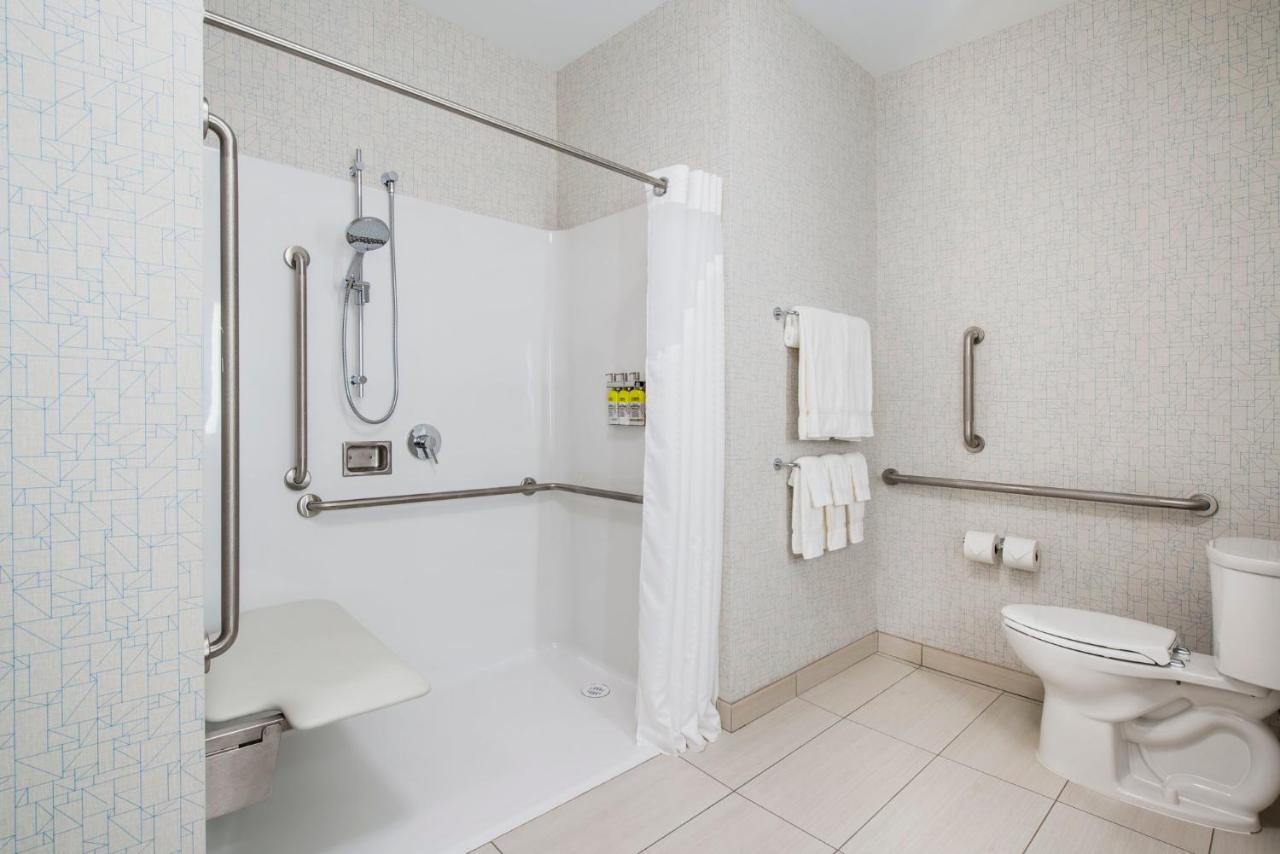 Holiday Inn Express & Suites Kelowna - East By Ihg Exterior foto