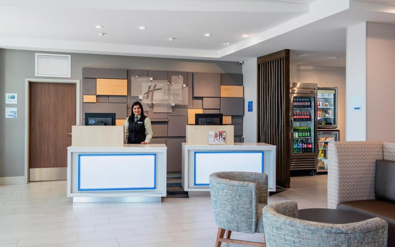 Holiday Inn Express & Suites Kelowna - East By Ihg Exterior foto